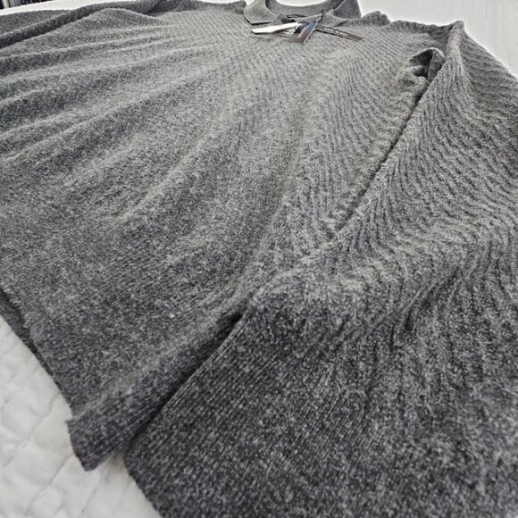 Tahari Wool Blend Sweater Men's Medium Grey Long Sleeve Pullover NWT MSRP $70 - Picture 2 of 16